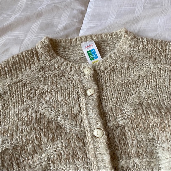 Vintage Knit Creamy Cardigan - Picture 8 of 11